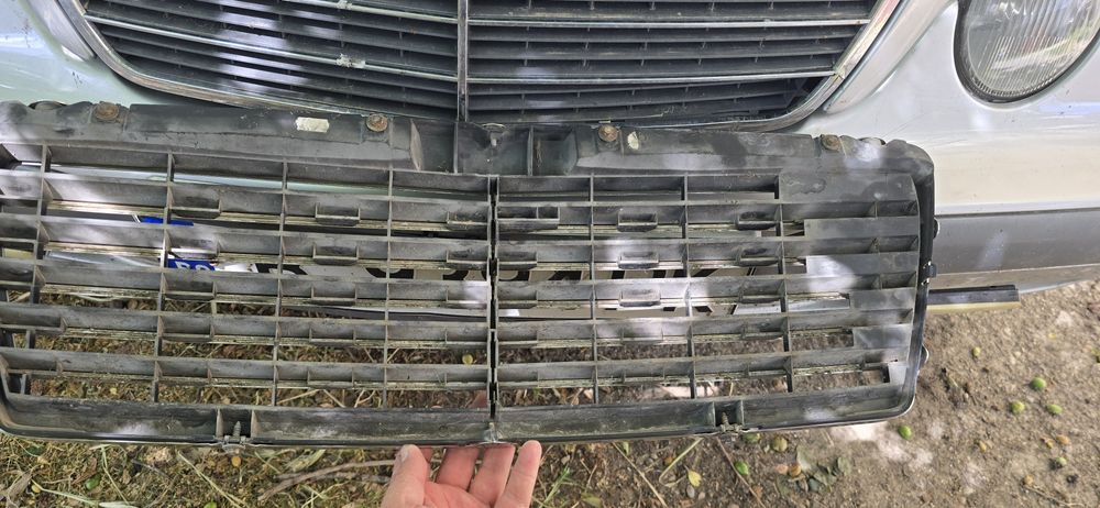 Решетка пред радиатор Mercedes w210
