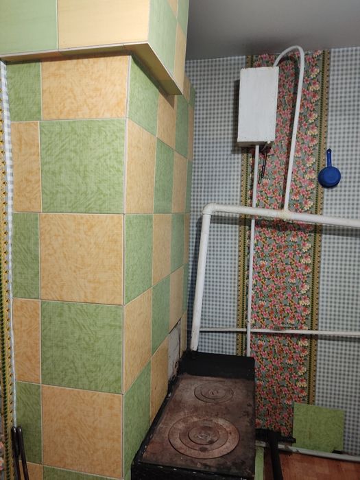 Продам полублагоустроенную квартиру