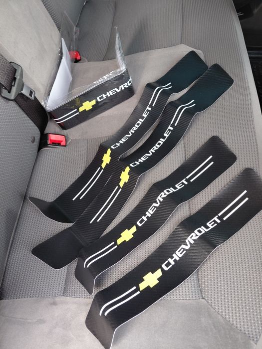 Наклейка на порог на Шевролет