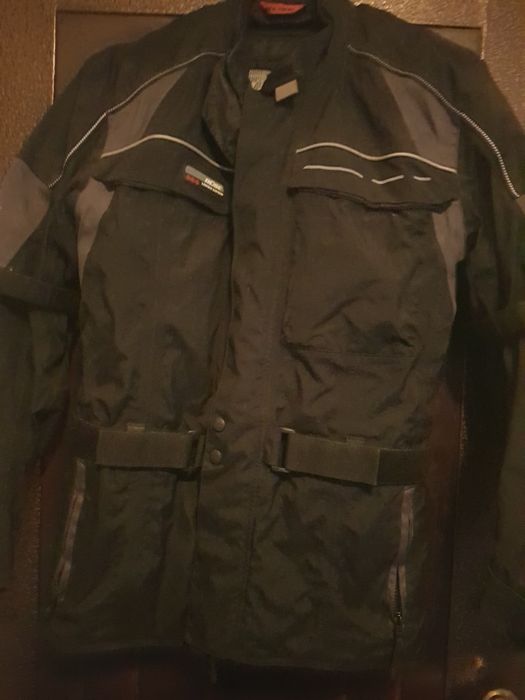 Geaca motociclisti originală cu multe protectii