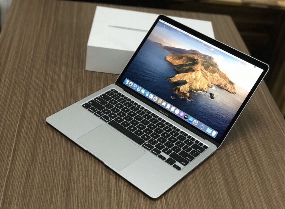 MacBook Air 13.6 M2 8 256GB серебристиый