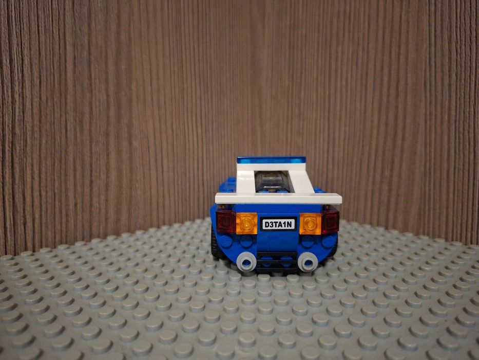 LEGO City Police 60242, Arest pe autostrada al politiei, 185 de piese