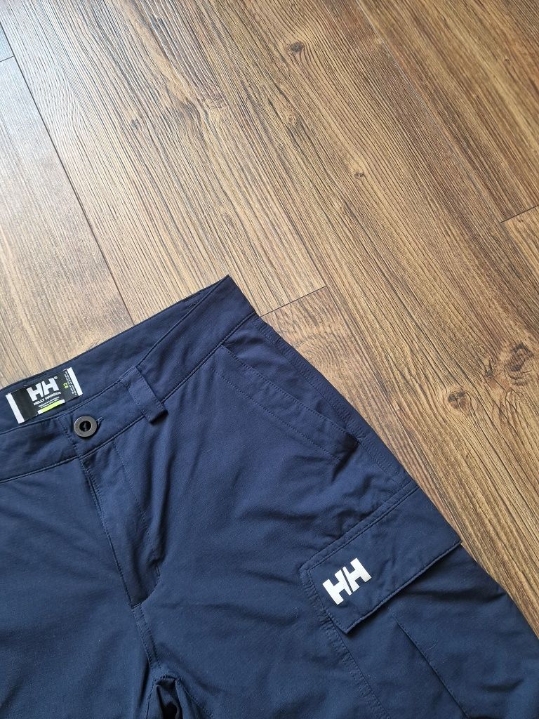 Страхотни мъжки къси панталони HELLY
HANSEN, размер 32,без забележки к