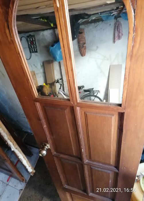 Ușa din masiv, brad