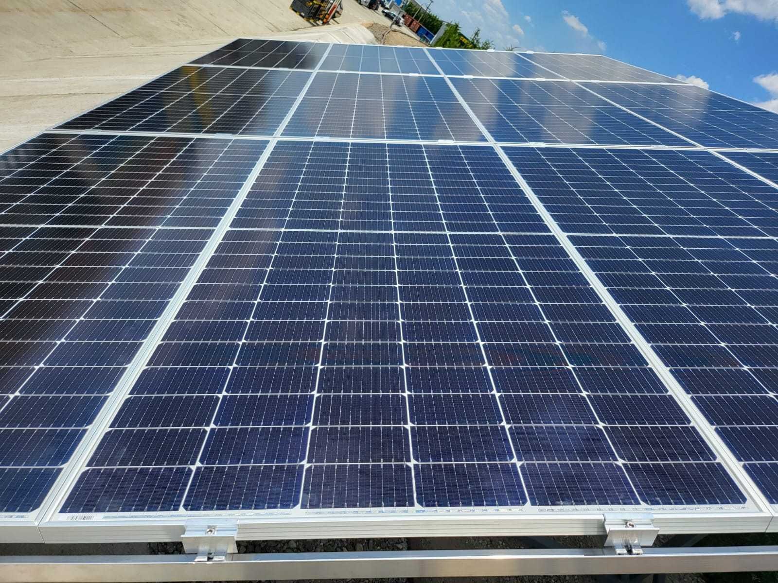 Montam sisteme fotovoltaice Casa Verde