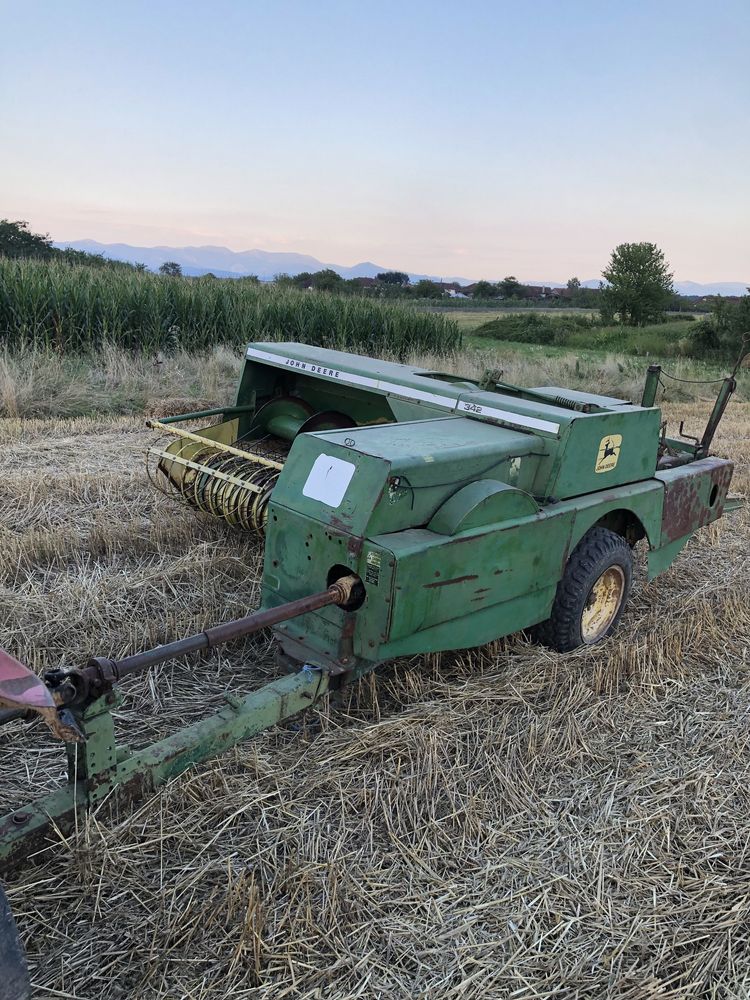 Vând presa balotat John deere 342 sau schimb cu 4x4