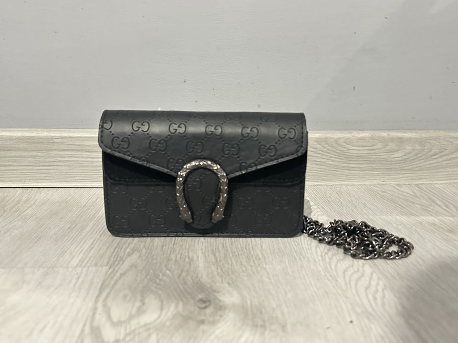 черна чанта gucci