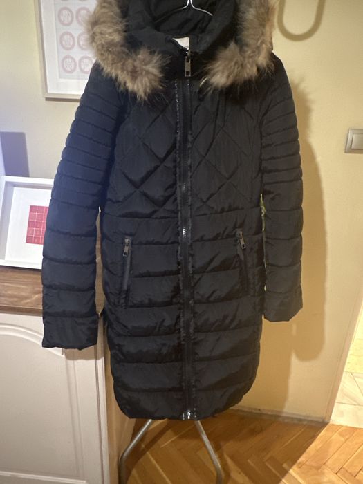 Дълго зимно яке с качулка с кожички. Изключително удобно и леко!