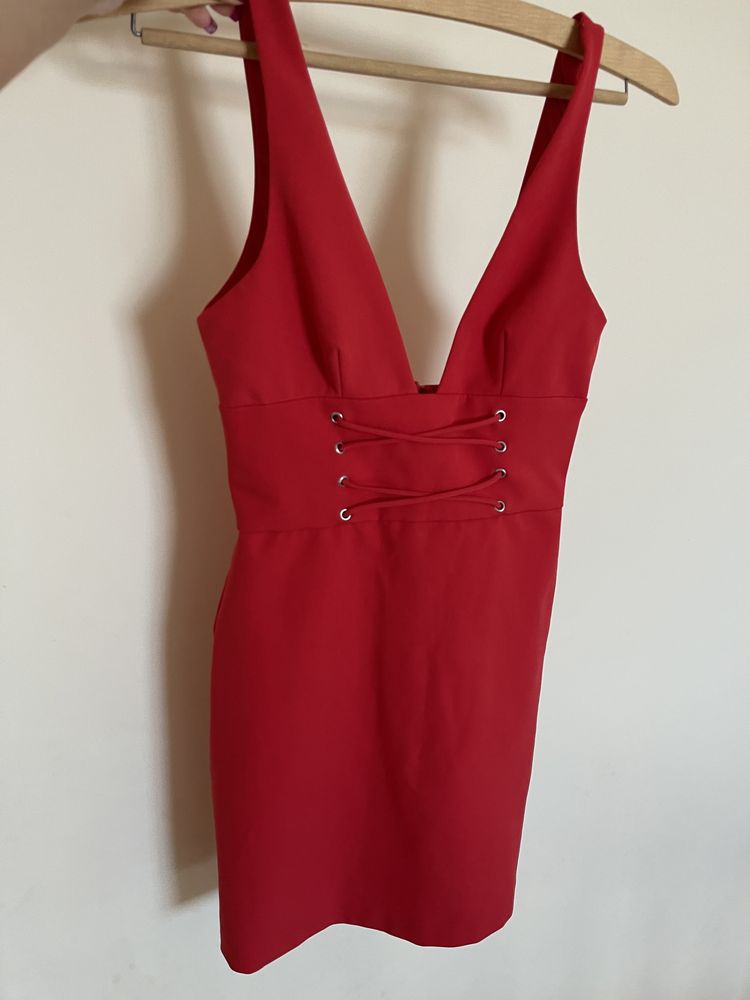 Rochie roșie, Zara
