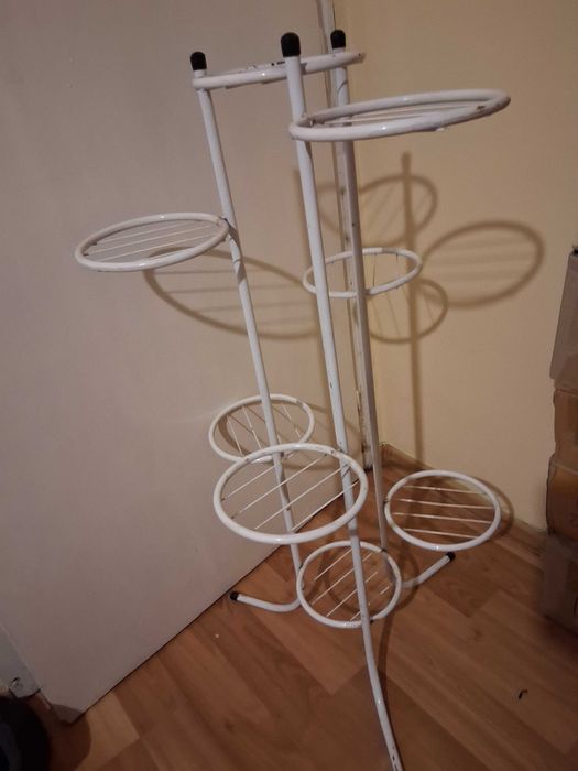 Метален цветарник.