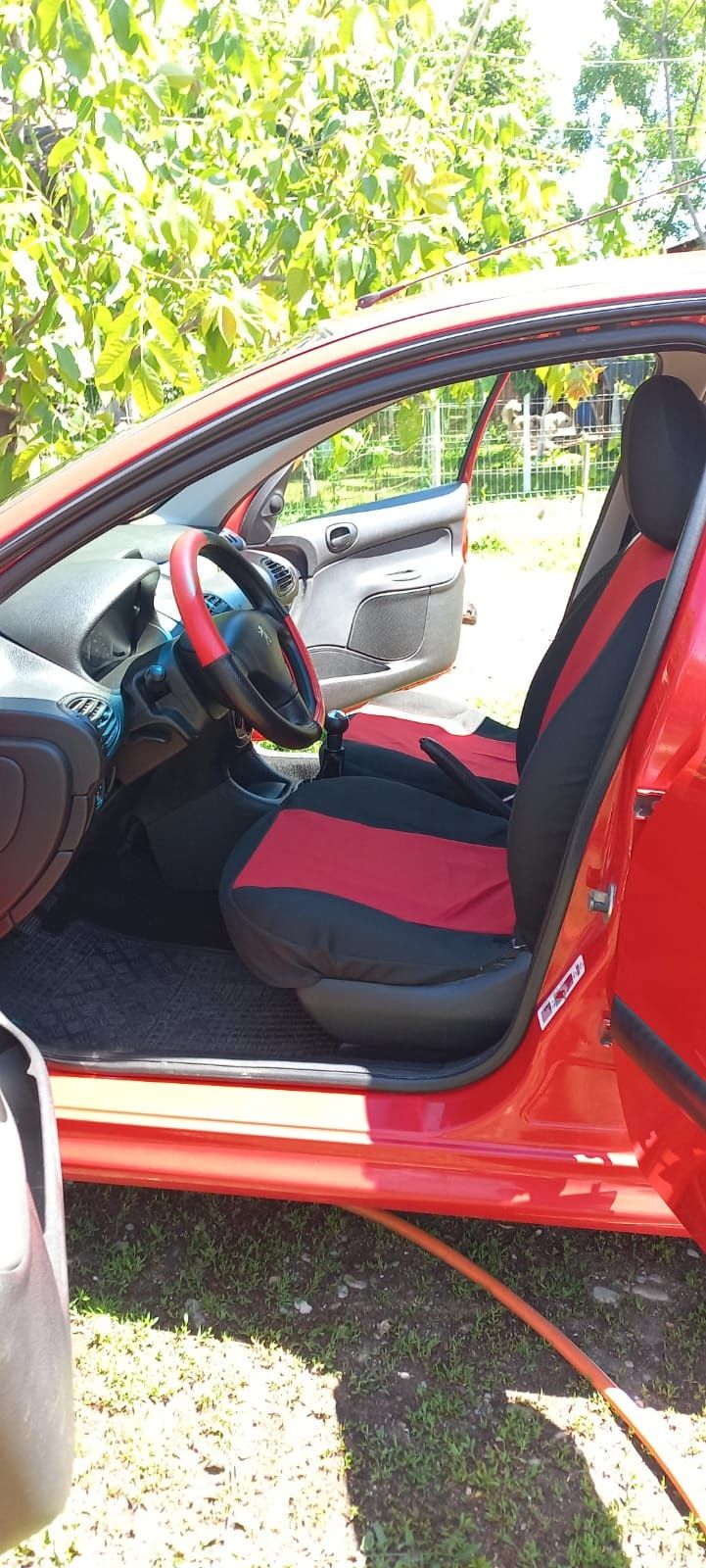 Peugeot 206 , an 2008 , km 96000 , întreținut