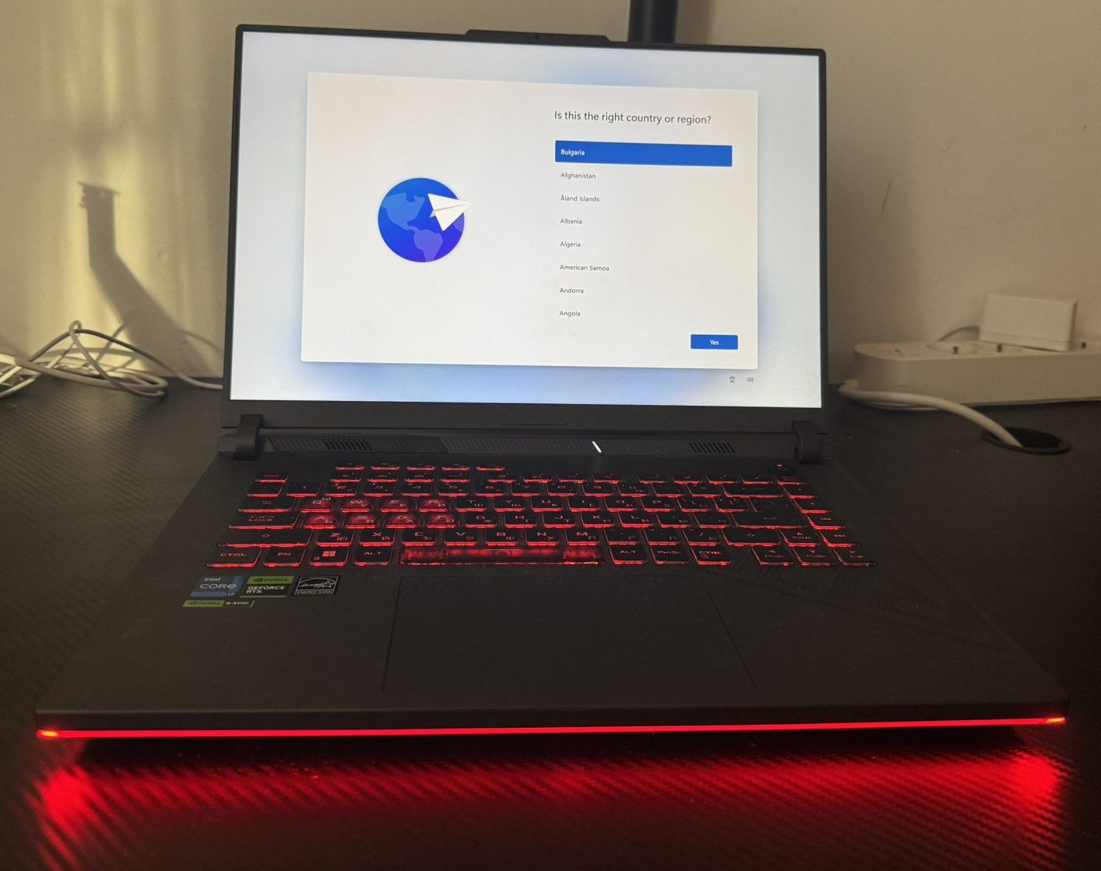 Геймърски Лаптоп и Монитор ASUS