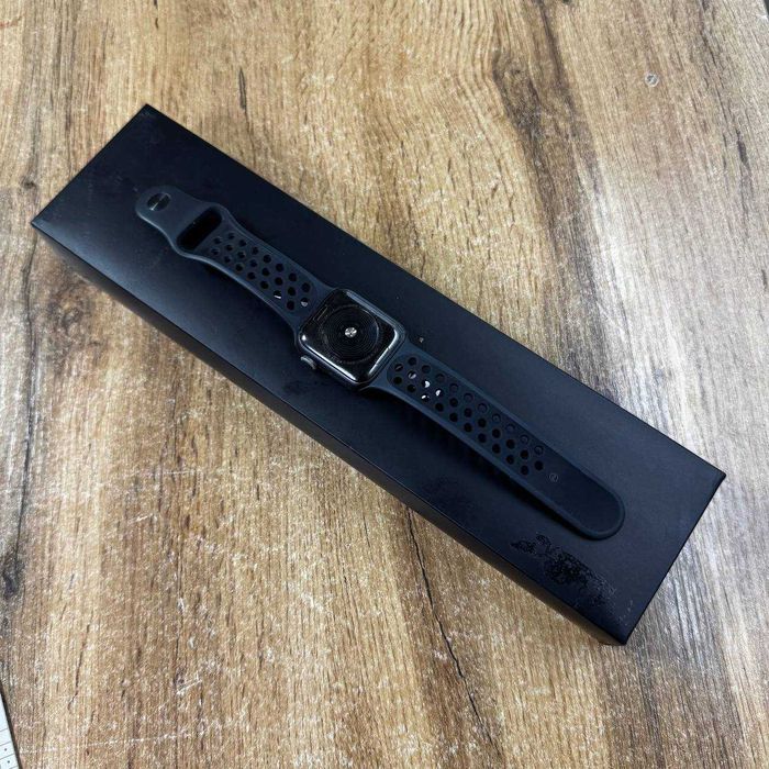 Смарт-часы Apple Watch SE Nike 40mm / sk151625