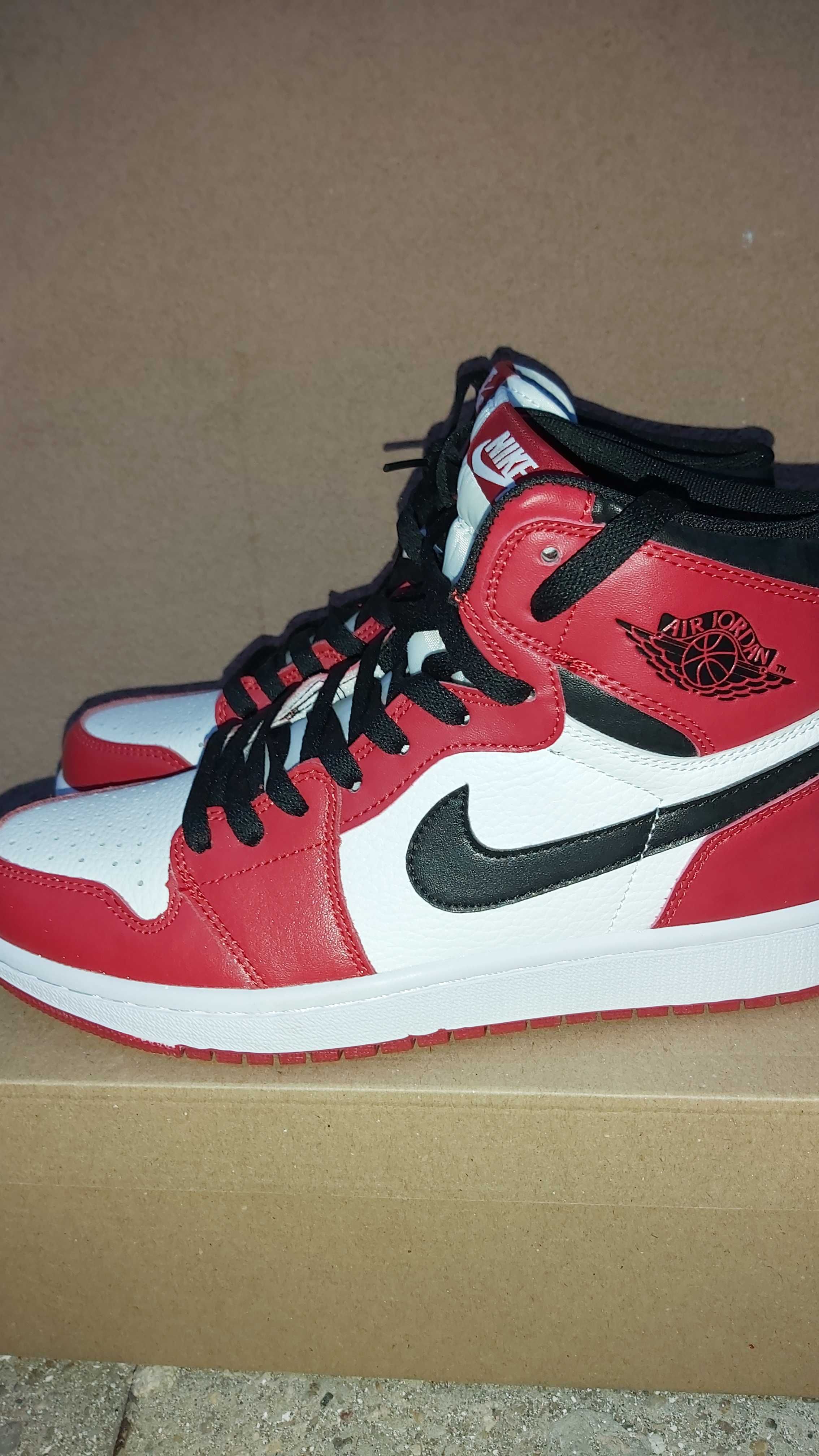 Air Jordan 1 Retro High OG 'Chicago' 2015 - Номер 42