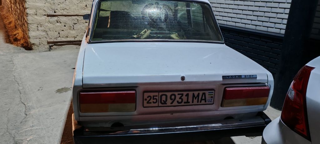 Jiguli 2107 sotiladi