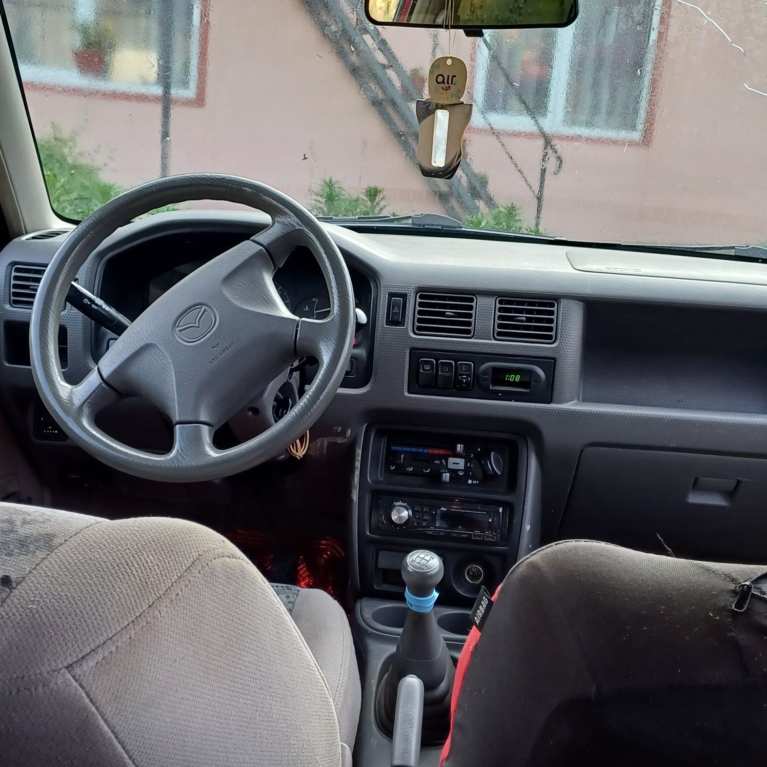 Vând Mazda demio