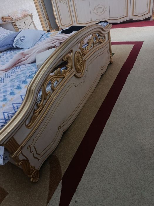 Spalni garnitur sotiladi