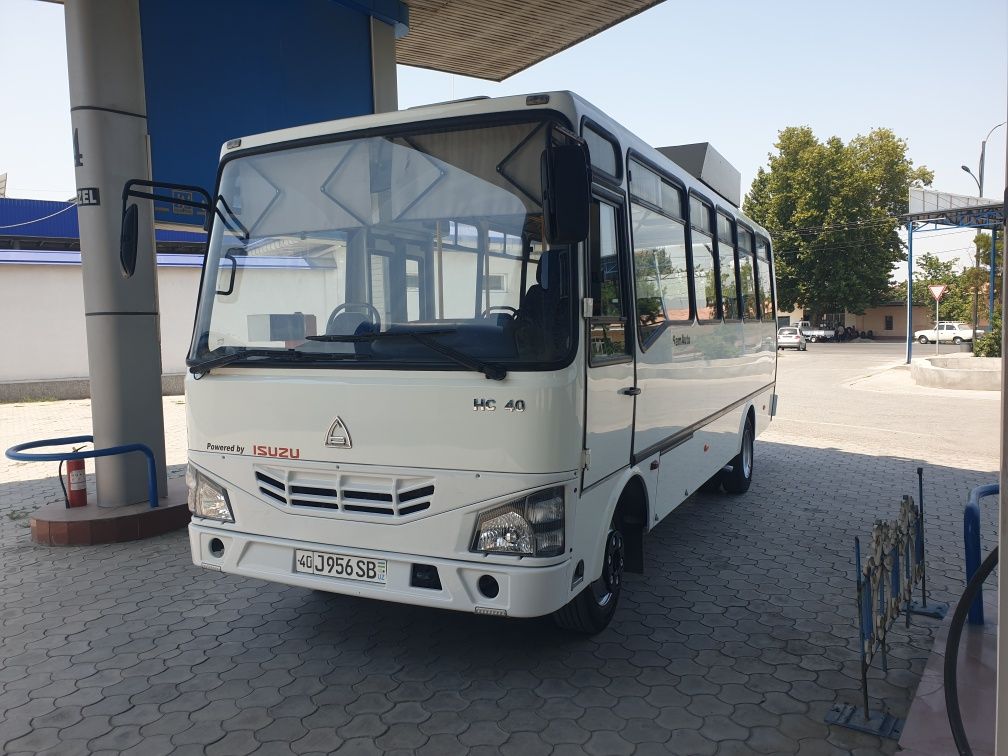 Avtobus isuzu Hc40