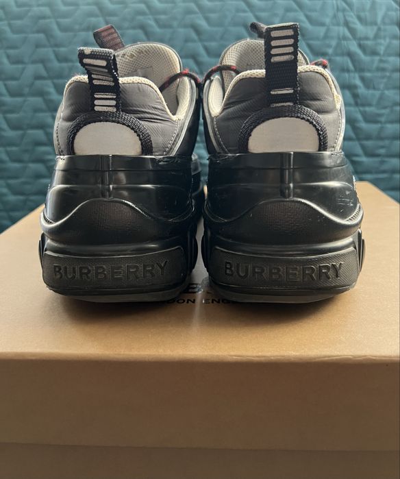 Burberry обувки