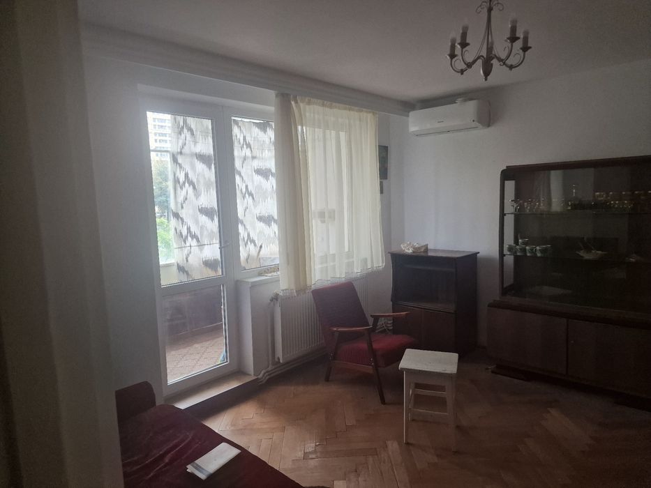 Apartament, 2 camere,zona restaurantul paharnicul,balcon,AC,centrala,m