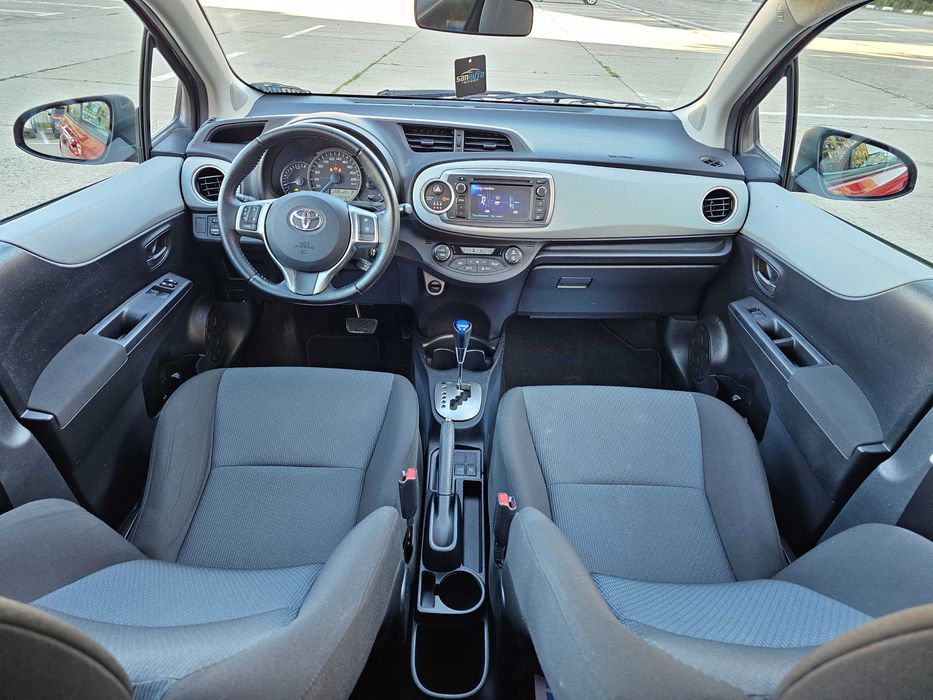 Toyota Yaris 2013 1.5 Hybrid 100 CP euro 5 automata / RATE fara avans