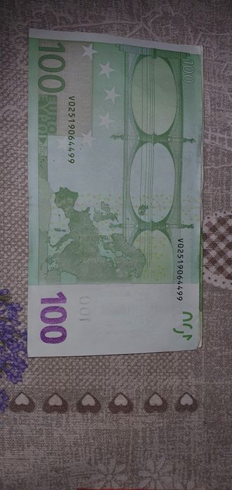 Купюра 100 евро от2002 година