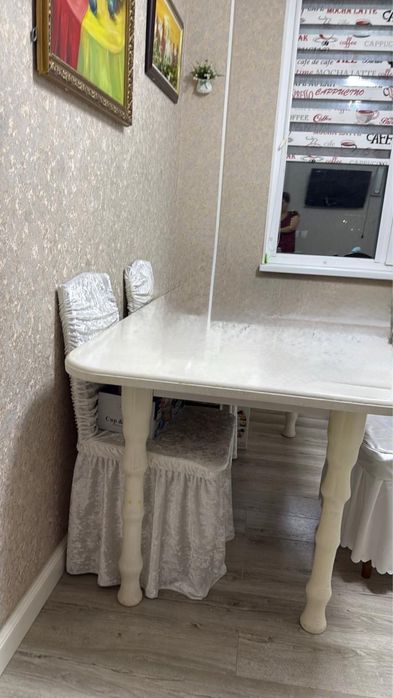 Белый стол большой