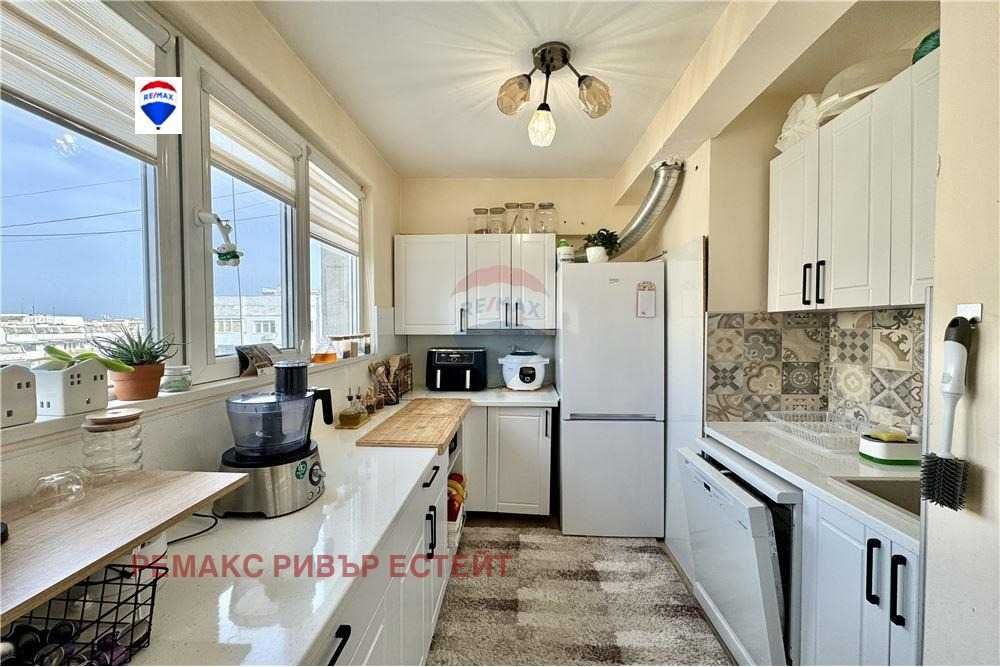 Тристаен апартамент за продажба кв. Широк център