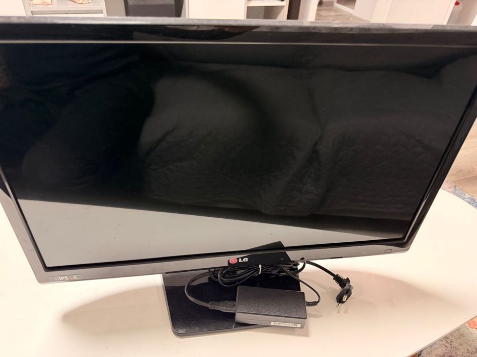 Малък компактен  LG телевизор