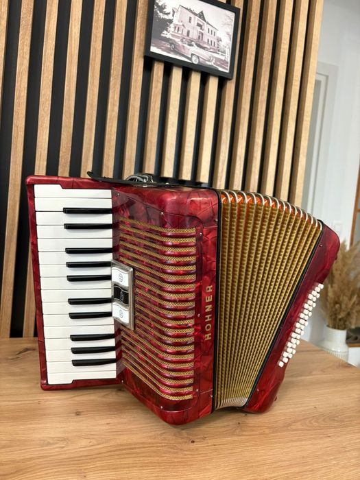 Acordeon Hohner cu 32 de basi