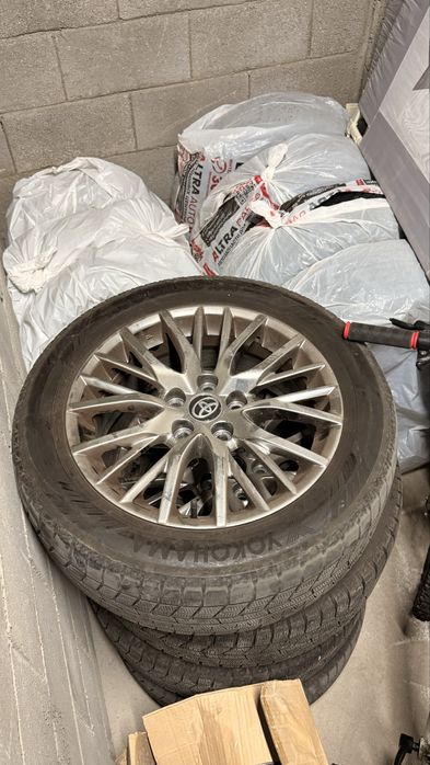 Шины зимние Yokahama IG60 215/55 R17 с дисками для camry 70 (17’)