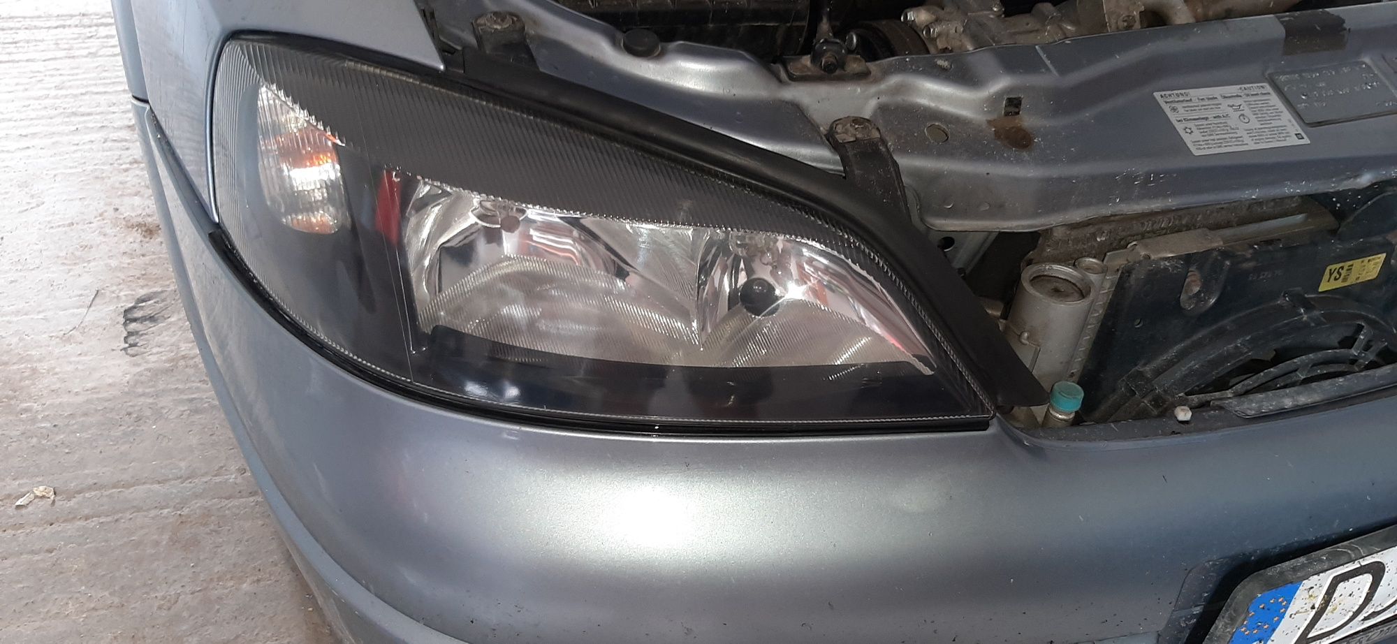 Polish faruri, aplicare folie de protecție