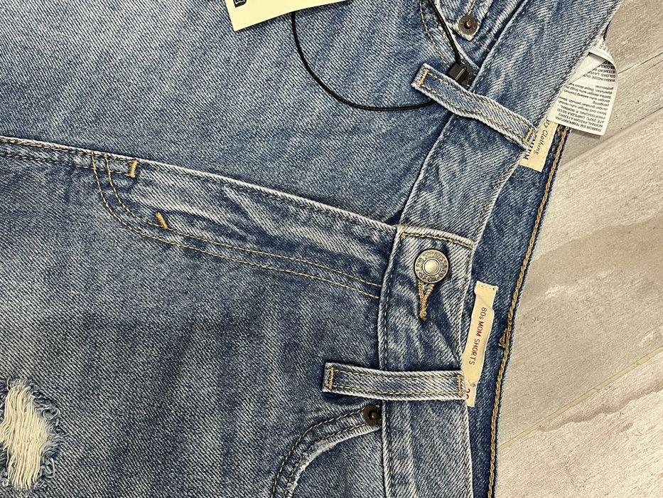 Blugi scurti Levis masura S / 26