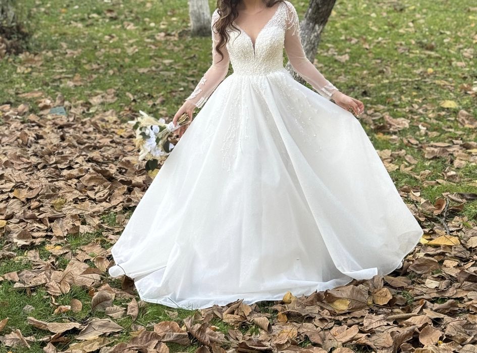 Rochie mireasa model 2025