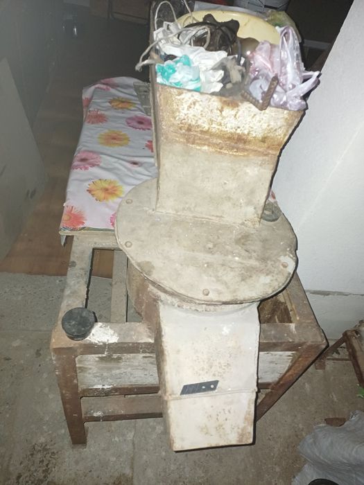 Фуражомелка тип миксер