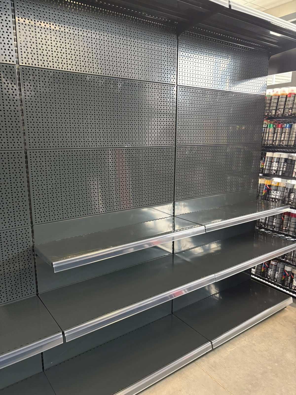 Оборудване за Магазини Стелажи Рафтове Налични на Склад