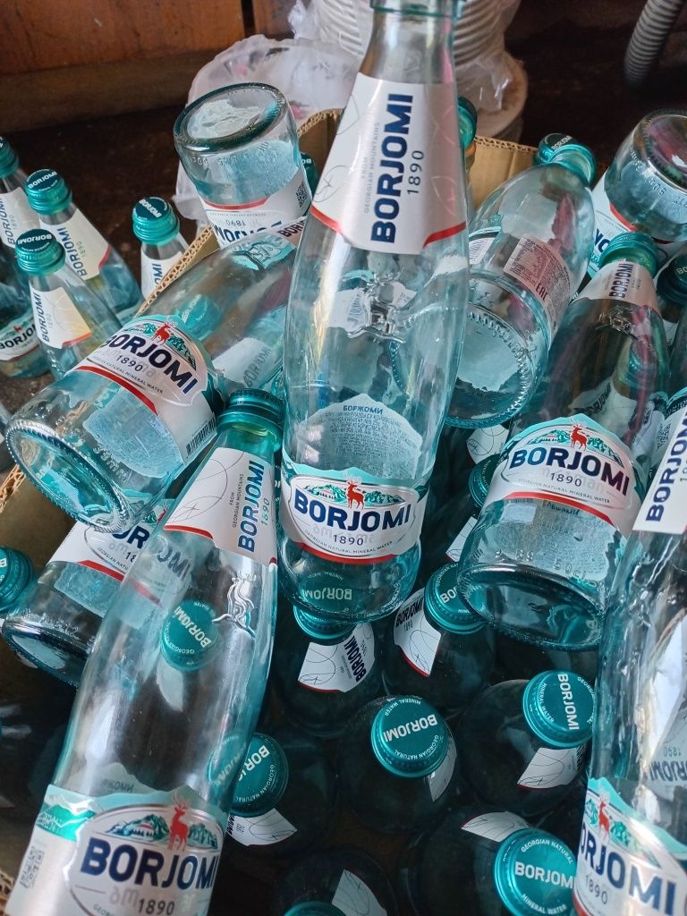 Продам Стеклянные Бутылки от Боржоми