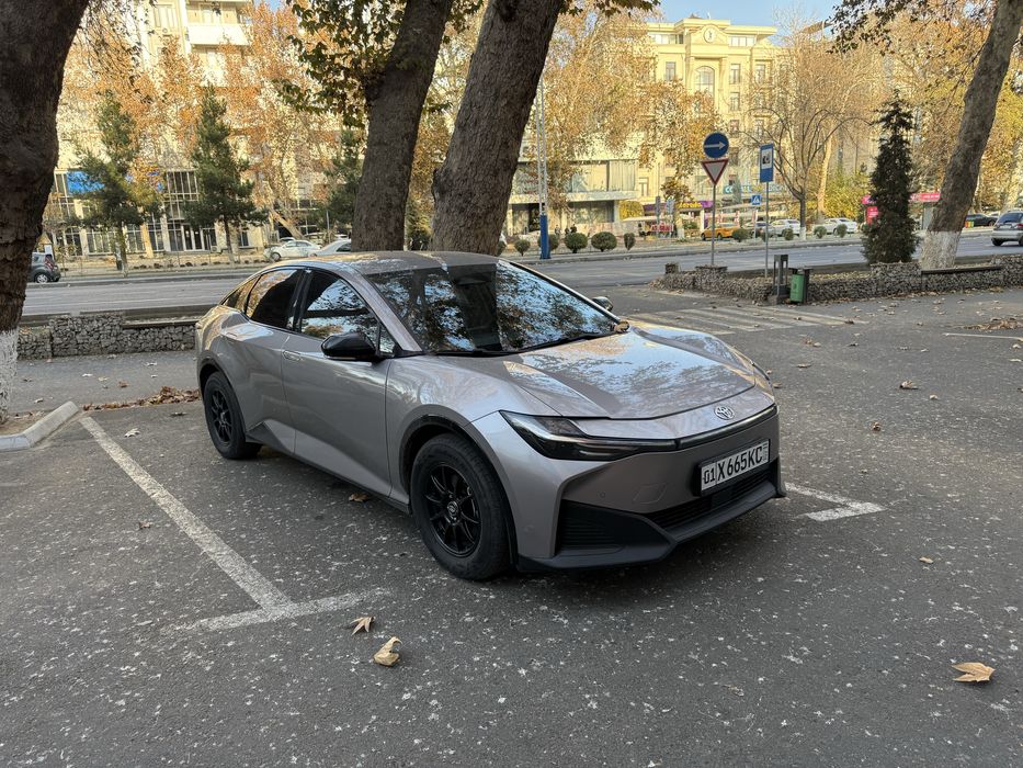 Toyota BZ3 100% электр сотилади