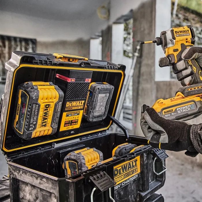 Зарядно устройство куфар DeWALT DWST83471 18V / 54 V TOUGHSYSTEM 2