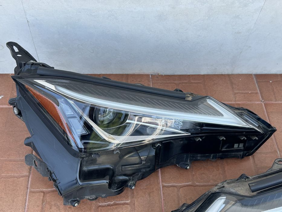 Ляв фар за Lexus UX 19г-23г