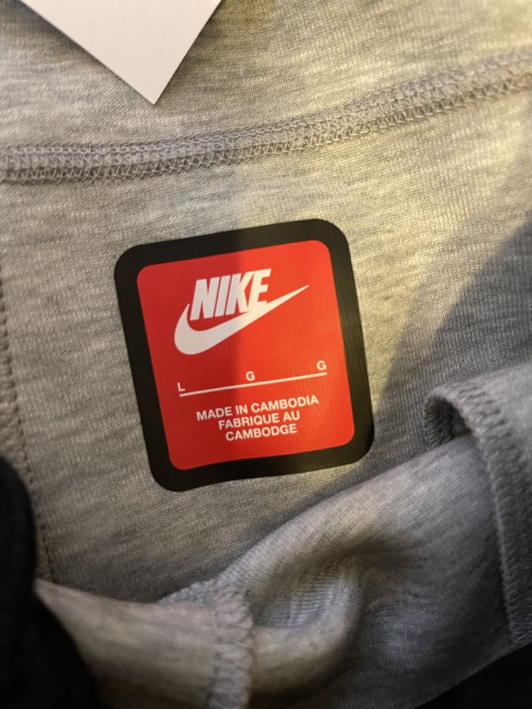 Nike tech fleece L