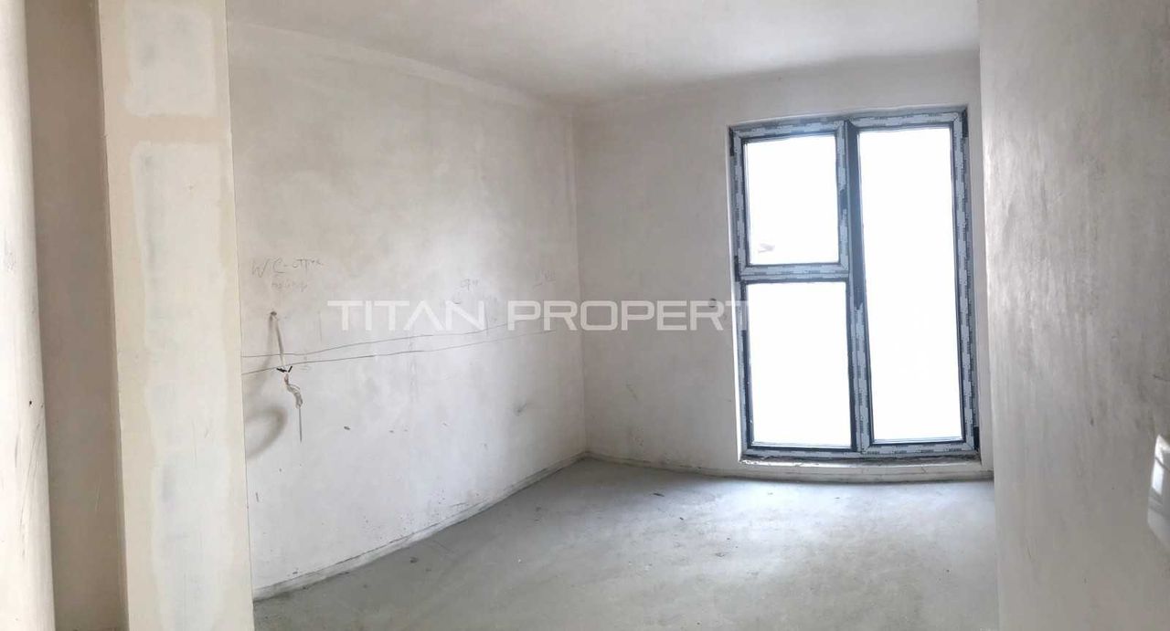 Продава се Тристаен апартамент в Варна, Център - 90 кв.м за 2389 €/кв.м - Снимка #1