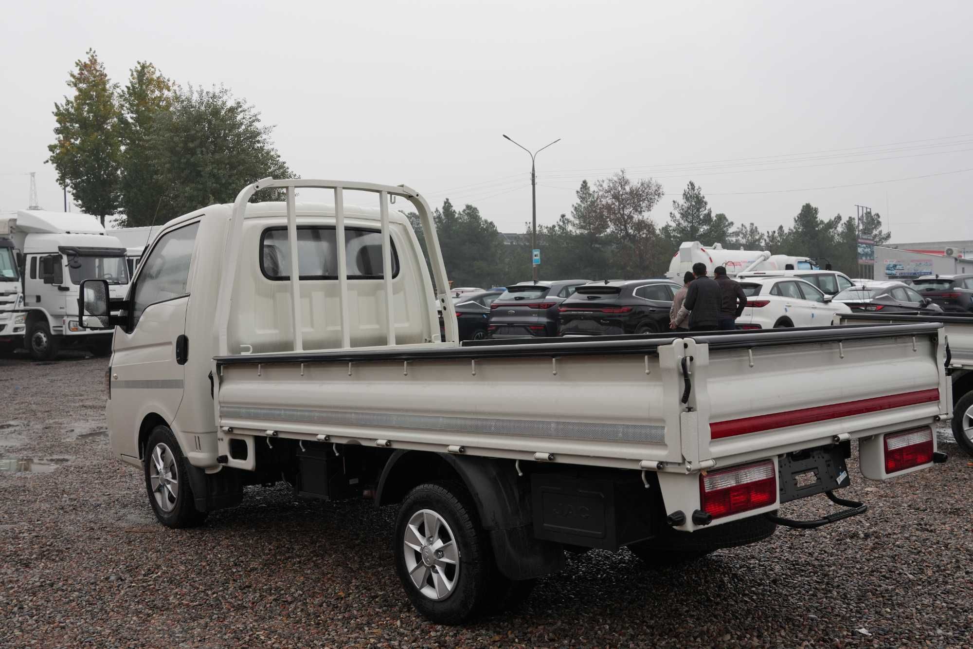 JAC X200 - tezkor yuk tashish uchun ideal tanlov