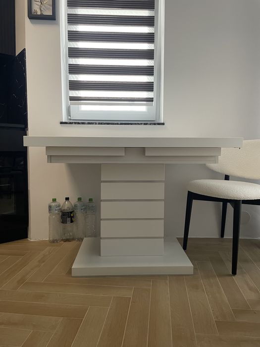 Masa alba de 4/6 persoane extensibila