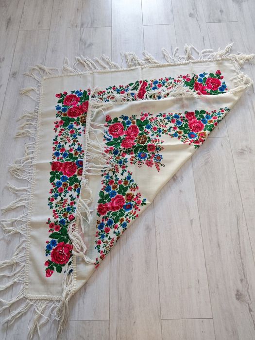 Basma din lână cu franjuri