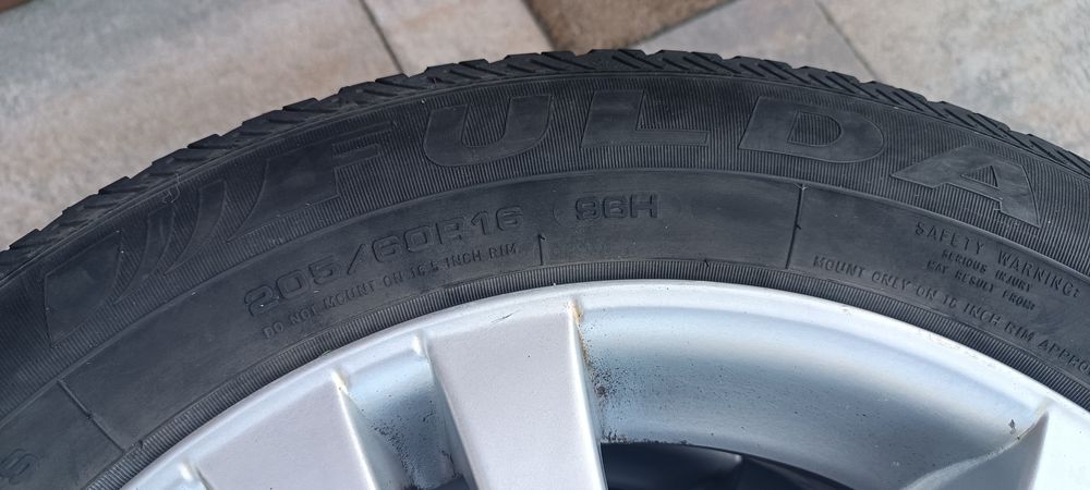 Jante + anvelope 205/60 R16