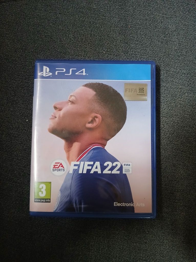 Продавам fifa 22 във отшично състояние