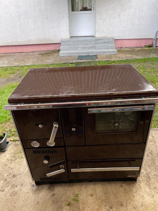 Centrală pe lemne cu plită si cuptor