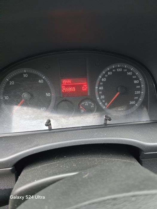 VW Caddy cu 7 locuri