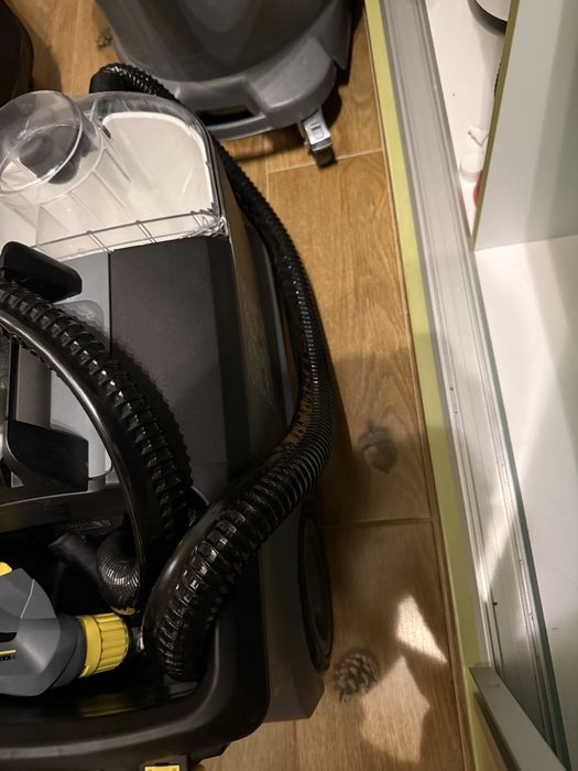 Aparat de curatat profesional Karcher Puzzi 10.1